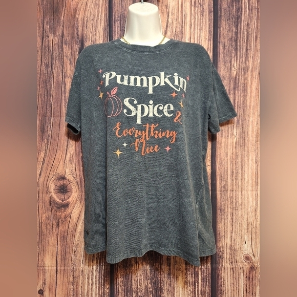 Maurices Tops - Maurices Gray Pumpkin Spice Tee Size Small!